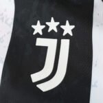 2425 Juventus F.C. Wear on both sides windbreaker - Image 3