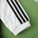 2425 Juventus F.C. Wear on both sides windbreaker - Image 5