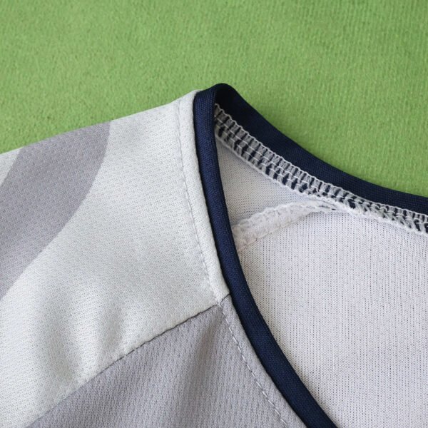 2001 season Paris Saint-Germain F.C. away retro Kids kit - Imagem 3