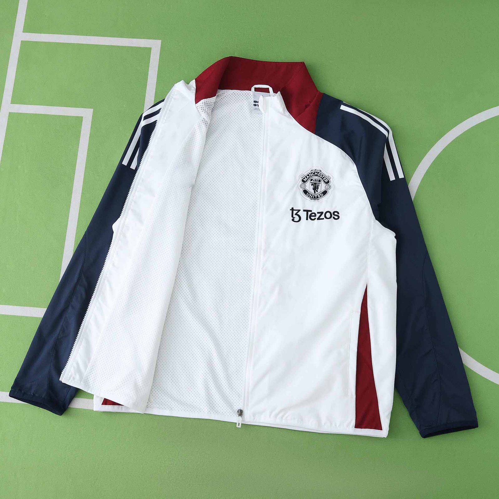 38c6bb2c06 2526 season Manchester United F.C. windbreaker - Image 1