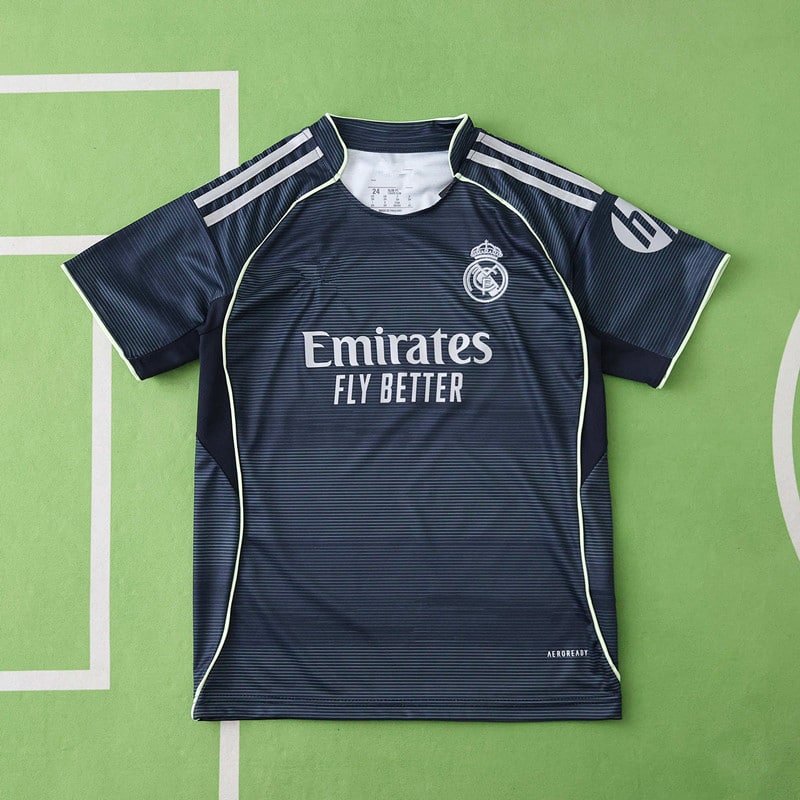 d66ca6c8bc 2526 Real Madrid CF away Kids kit - Image 1