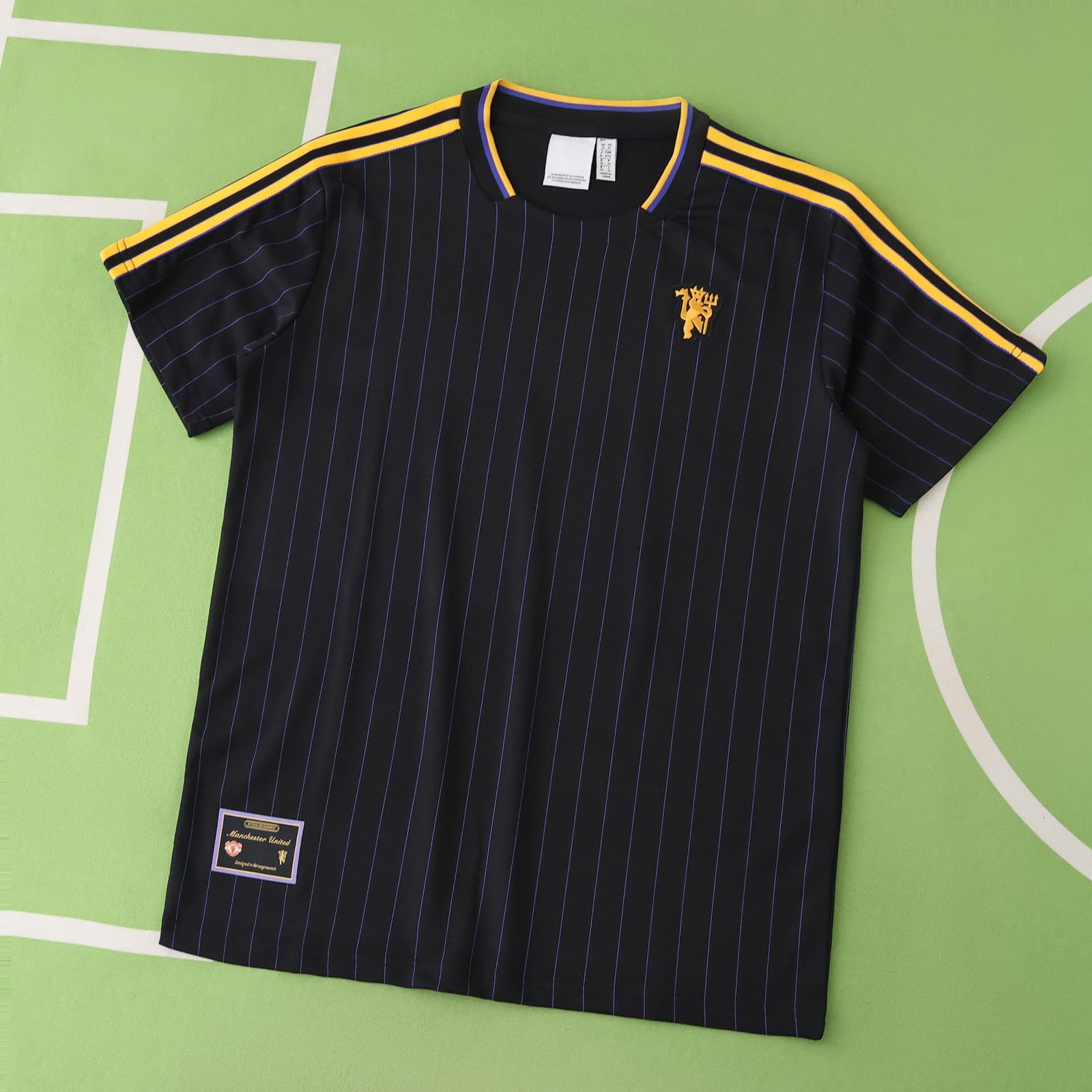 ec510df816 2526 season Manchester United F.C. Training shirt retro Fan version - Image 1
